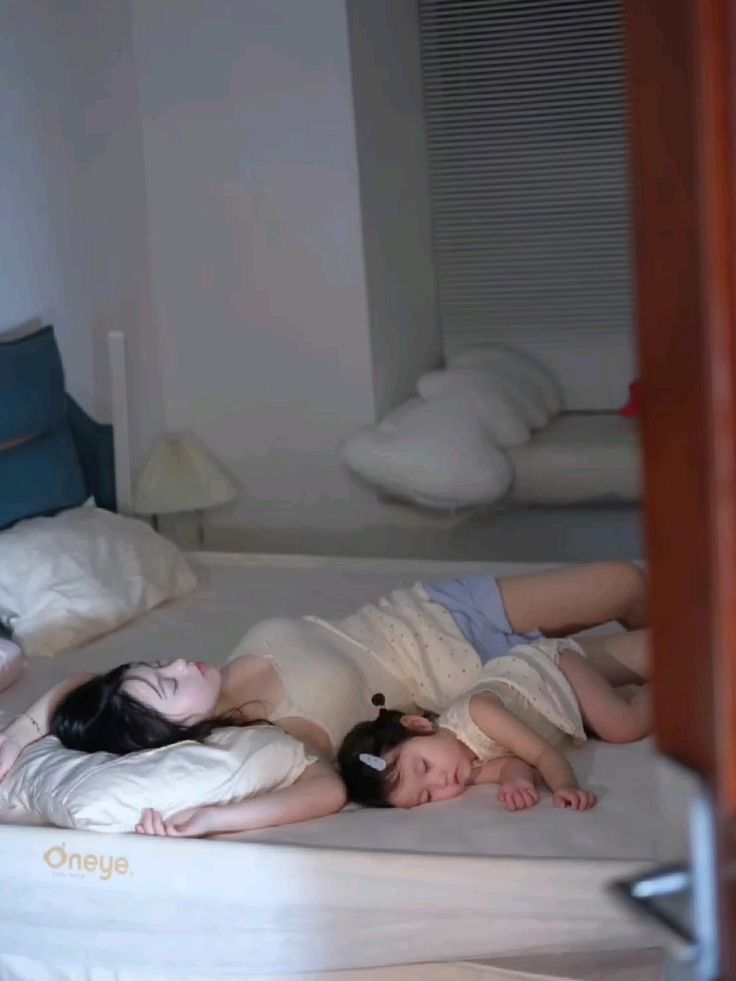 Sự kh&aacute;c biệt giữa đứa trẻ chỉ ngủ với mẹ hoặc bố v&agrave; đứa trẻ được ngủ c&ugrave;ng cả bố lẫn mẹ- Ảnh 3.