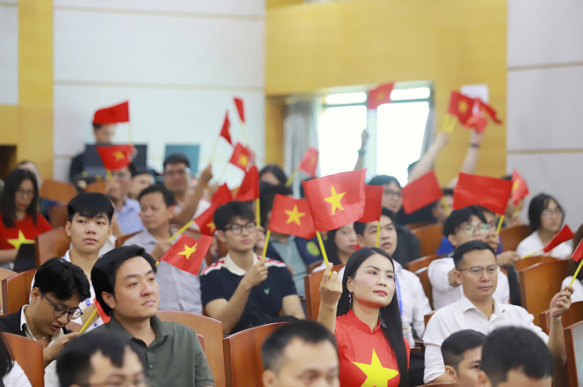 Từ cậu b&eacute; 8 tuổi đến Thiếu tướng 96 tuổi c&ugrave;ng tham gia "Kể c&acirc;u chuyện Việt Nam" - Ảnh 2.