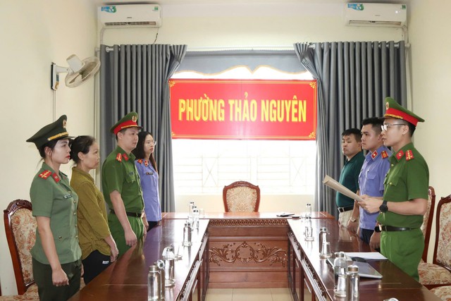 Ra quyết định khởi tố người phụ nữ l&agrave;m b&aacute;nh cuốn Tưởng Thị Ho&egrave; SN 1960- Ảnh 1.