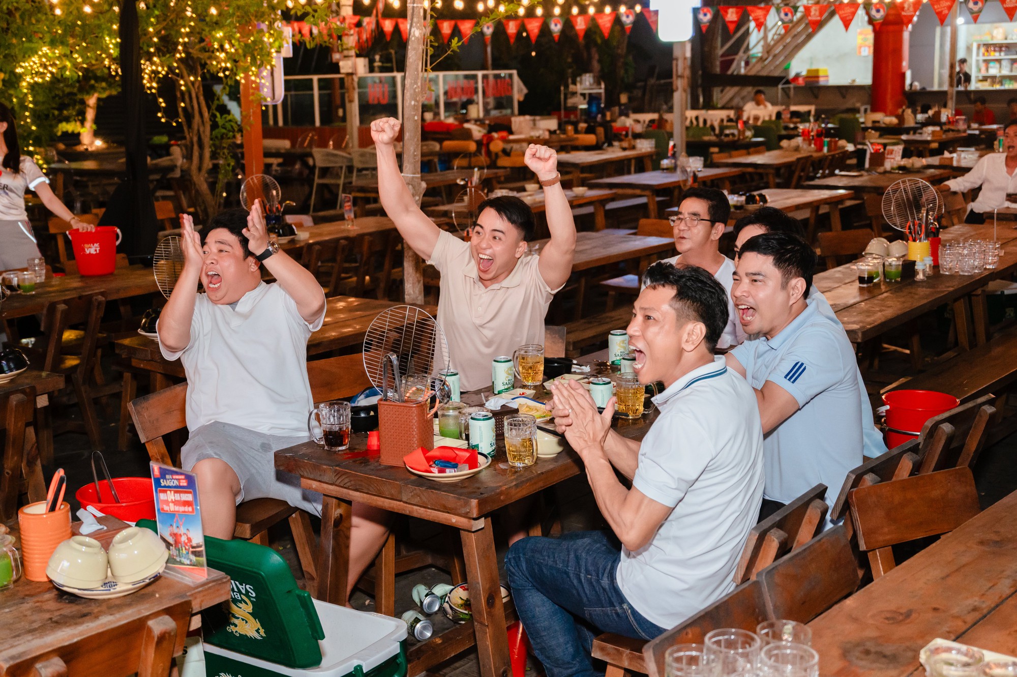 &ldquo;Kết Triệu Con Tim, Dz&ocirc; Vang Việt Nam&rdquo;: Khi h&agrave;ng ngh&igrave;n lời cổ vũ c&ugrave;ng Bia Saigon kết th&agrave;nh chiếc TIFO tự h&agrave;o tại AFF Cup 2026 - Ảnh 3.
