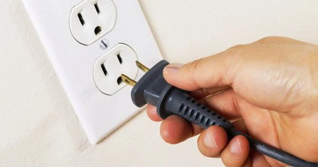 Lời khuy&ecirc;n cho những gia đ&igrave;nh kh&ocirc;ng r&uacute;t ph&iacute;ch cắm c&aacute;c thiết bị điện trong nh&agrave;- Ảnh 1.