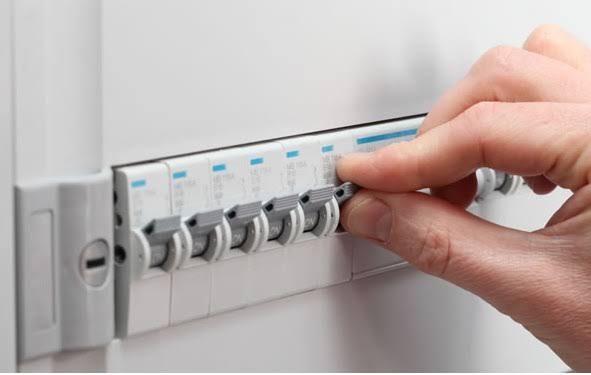 Lời khuy&ecirc;n cho những gia đ&igrave;nh kh&ocirc;ng r&uacute;t ph&iacute;ch cắm c&aacute;c thiết bị điện trong nh&agrave;- Ảnh 2.