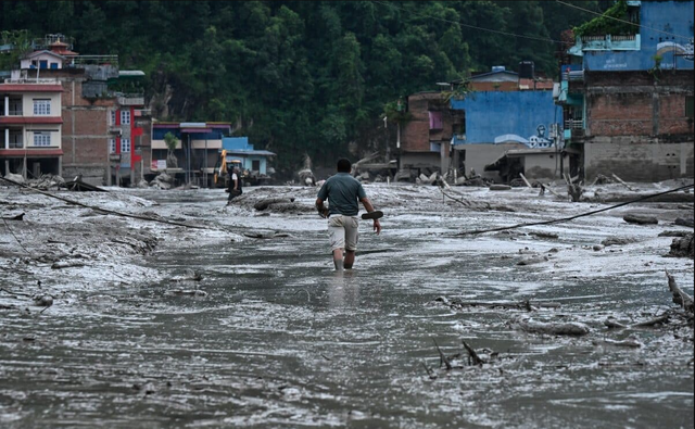 Sau lũ qu&eacute;t ở Nepal, giới khoa học cảnh b&aacute;o dạng thảm họa c&oacute; thể tạo chuỗi thi&ecirc;n tai chết người- Ảnh 9.