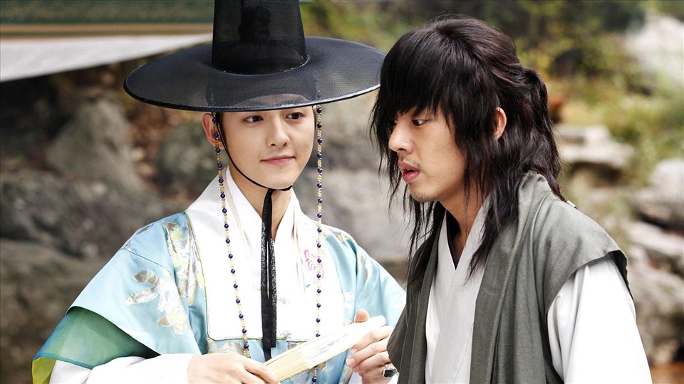 Yoo Ah In tr&ocirc;ng qu&aacute; th&ecirc; thảm- Ảnh 6.