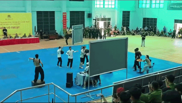 Danh tính Đại úy Công an TP. Hà Nội vào vai “cơ trưởng" đang viral khắp MXH- Ảnh 1.