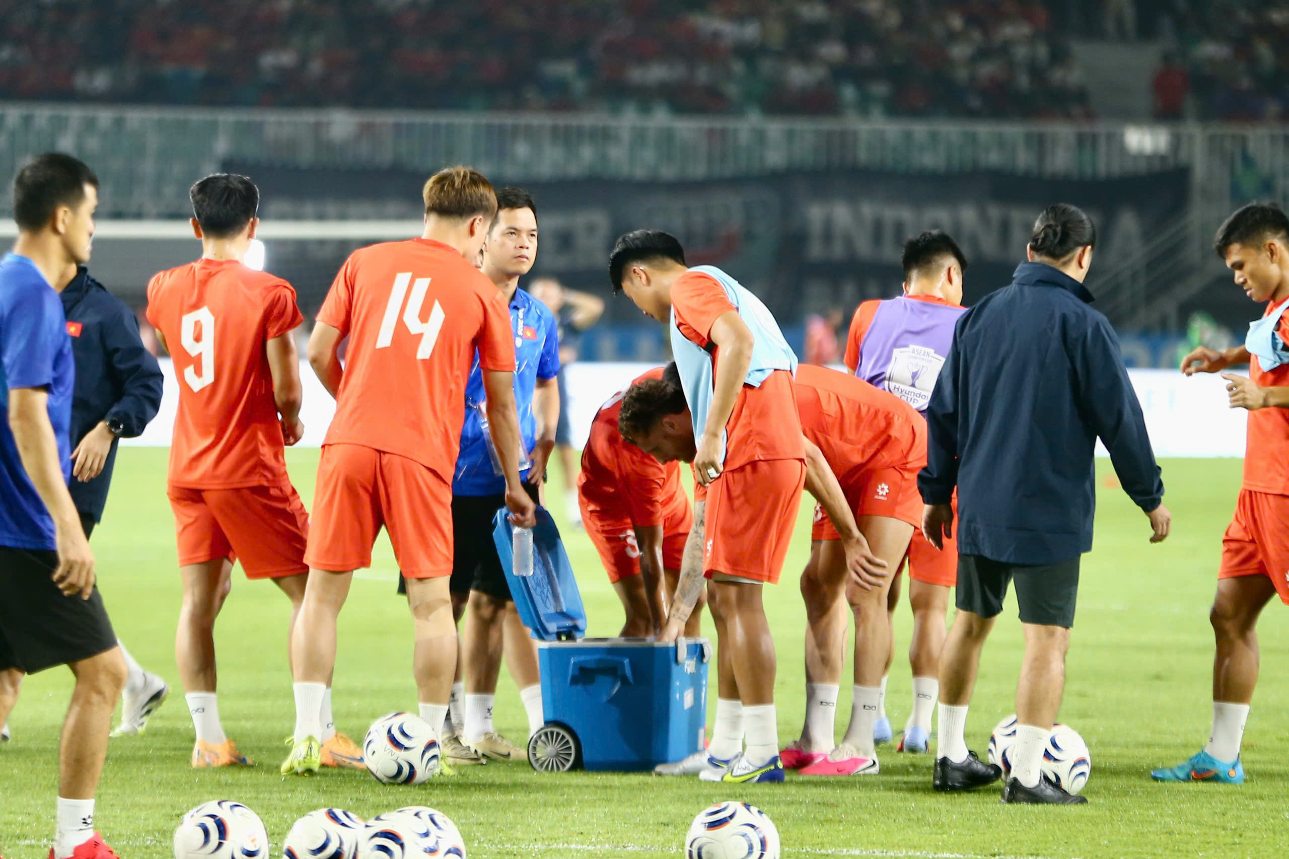 Gallery - Đội tuyển Việt Nam thắng tưng bừng 3-0 Indonesia trên sân khách, mở toang cánh cửa vào bán kết ASEAN Cup - image 1