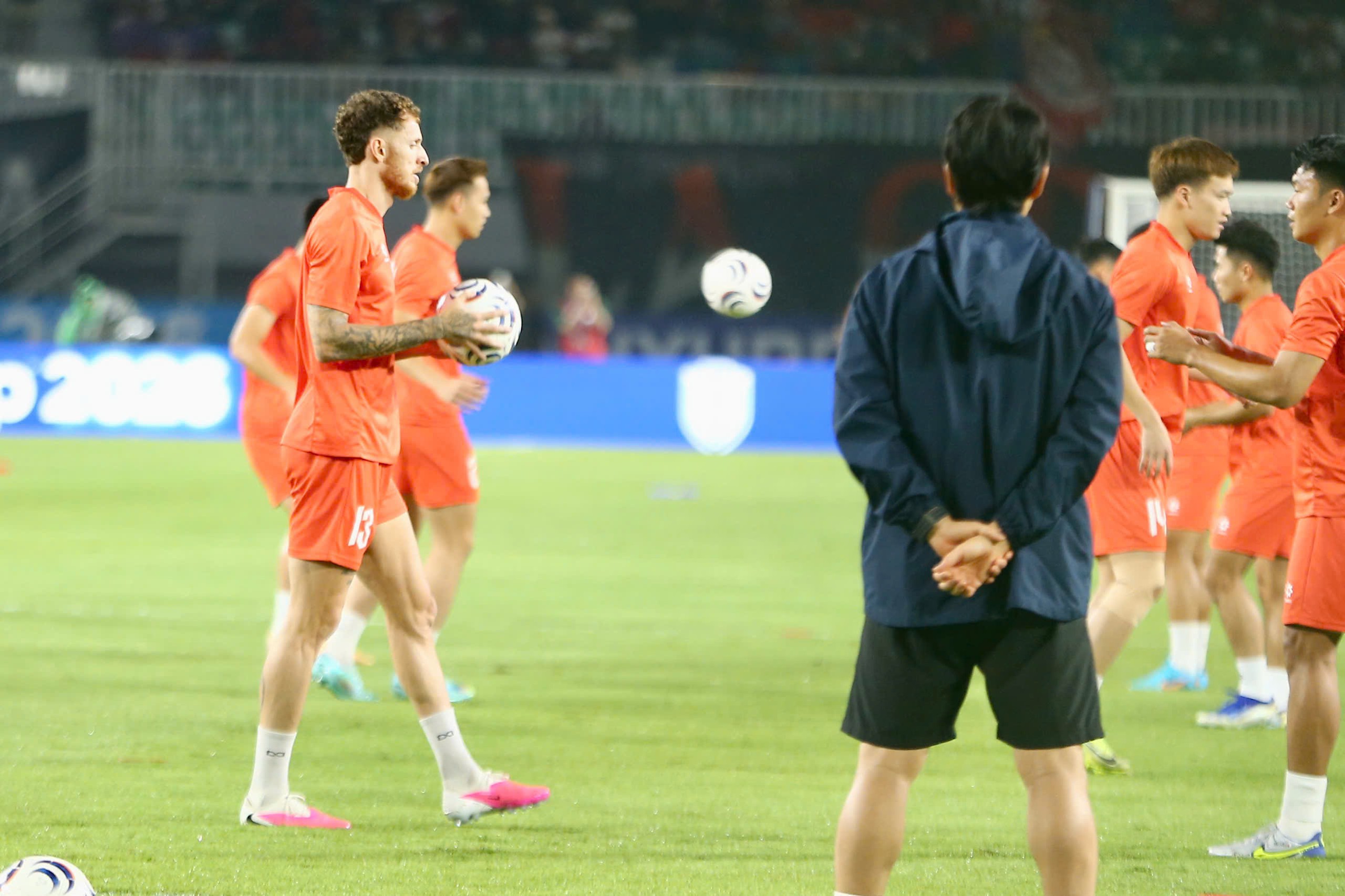 Gallery - Đội tuyển Việt Nam thắng tưng bừng 3-0 Indonesia trên sân khách, mở toang cánh cửa vào bán kết ASEAN Cup - image 2