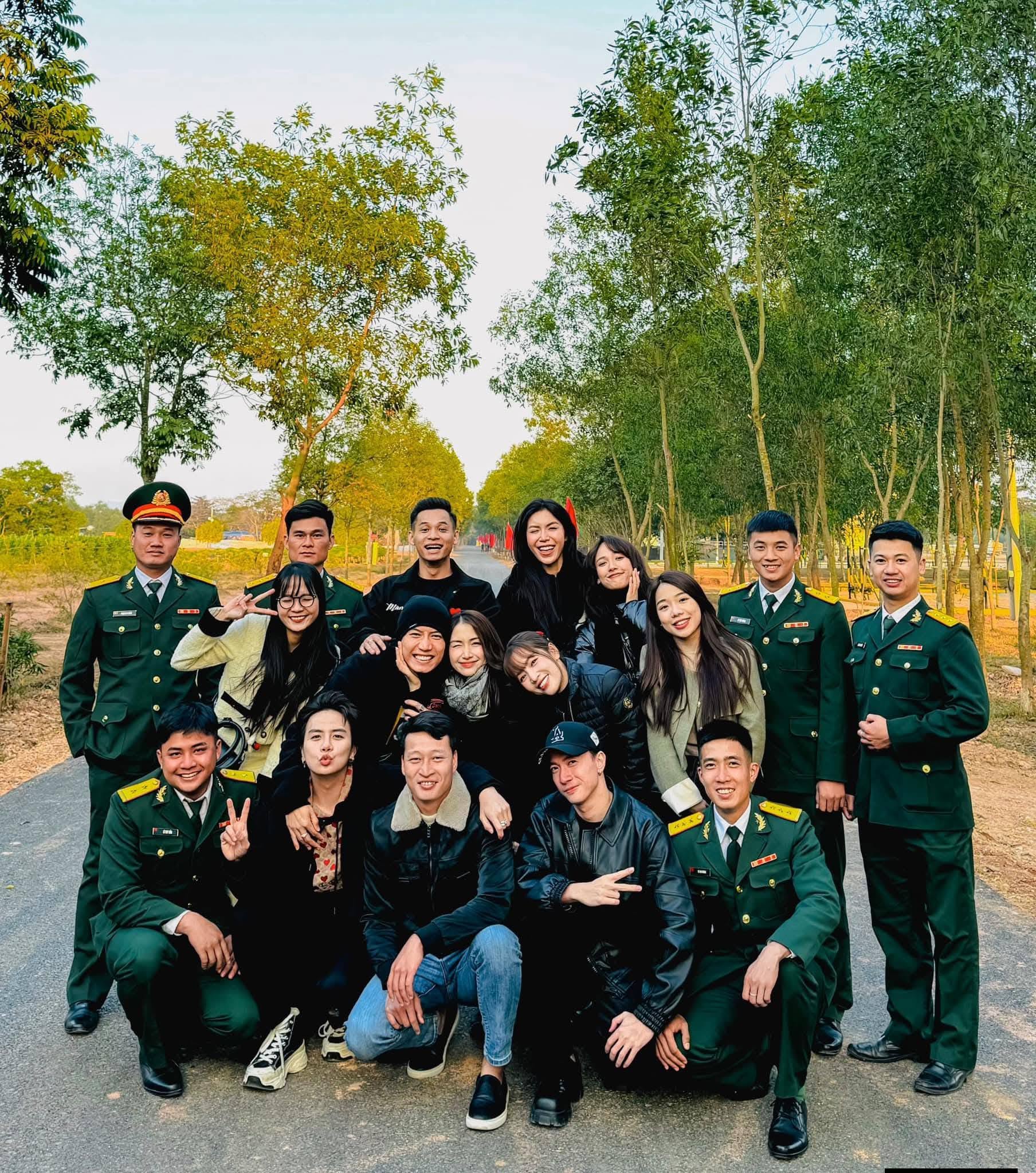 Ho&agrave; Minzy nghẹn ng&agrave;o sau 49 ng&agrave;y thượng &uacute;y L&ecirc; Văn Thắng qua đời- Ảnh 4.