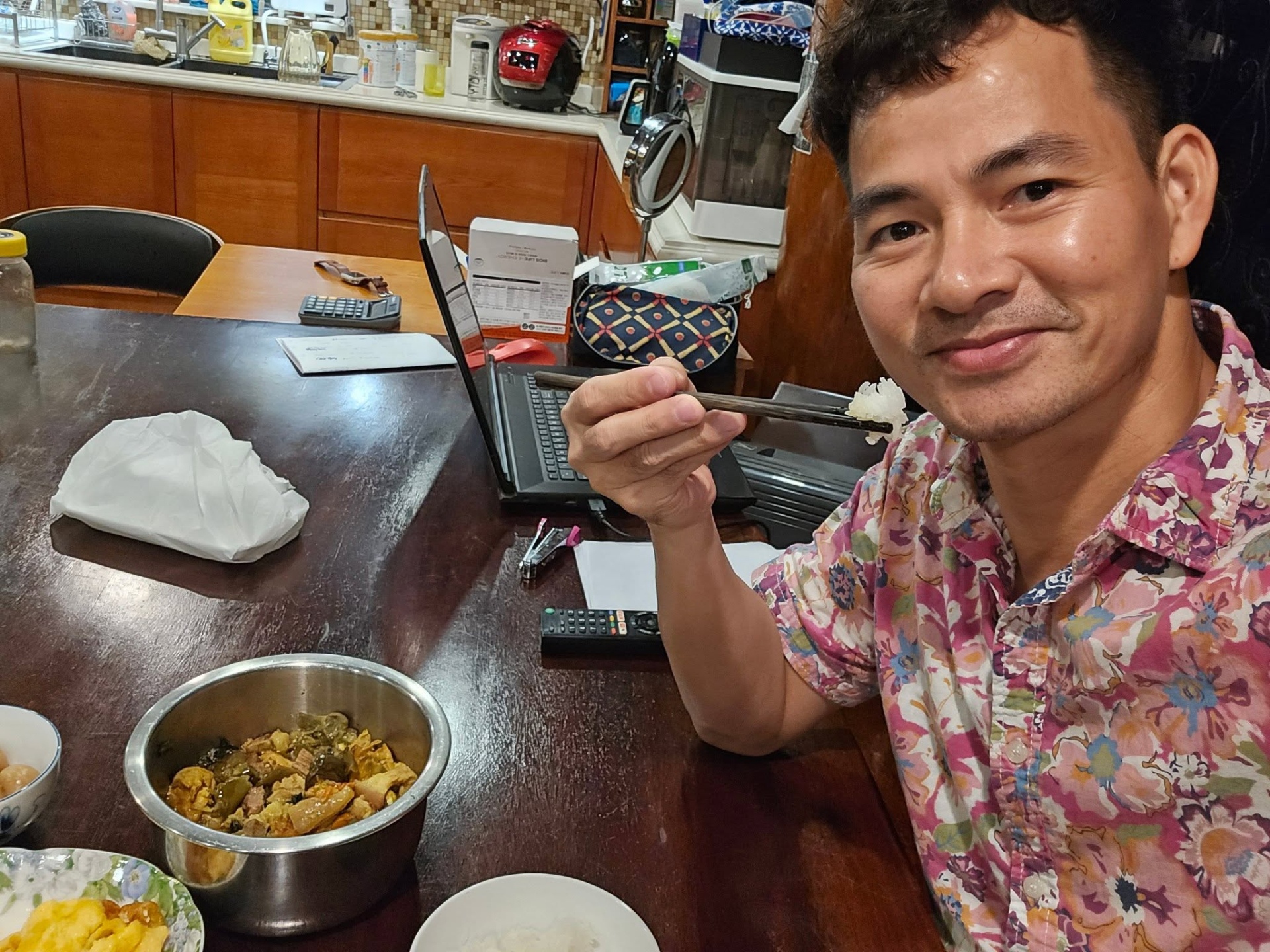 B&ecirc;n trong căn bếp nh&agrave; Cục trưởng Xu&acirc;n Bắc - Ảnh 1.