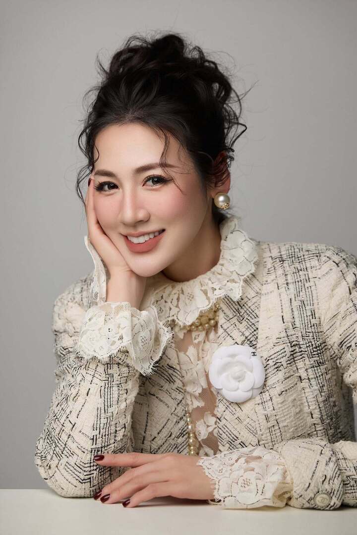 Cuộc sống của '&Aacute; hậu c&oacute; gương mặt ph&uacute;c hậu nhất Việt Nam' sau 8 năm lấy chồng- Ảnh 10.