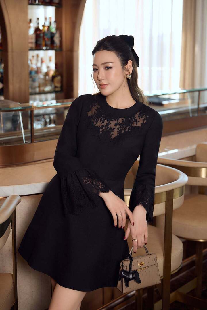 Cuộc sống của '&Aacute; hậu c&oacute; gương mặt ph&uacute;c hậu nhất Việt Nam' sau 8 năm lấy chồng- Ảnh 4.