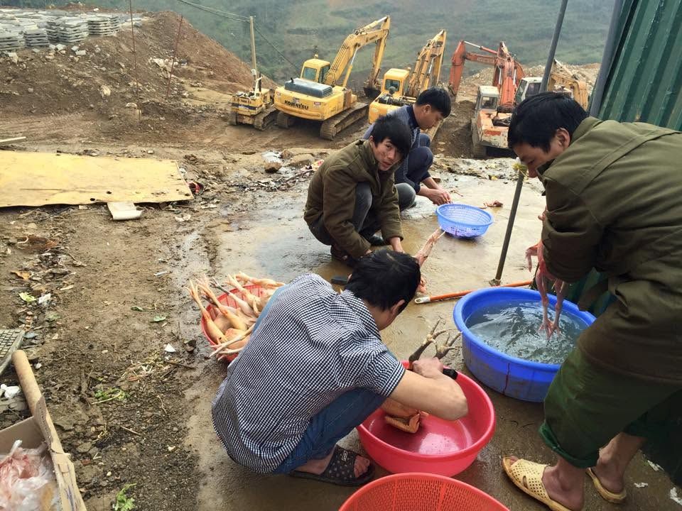 Những bức ảnh chưa từng thấy về c&aacute;p treo Fansipan 10 năm trước: Đằng sau 15 ph&uacute;t l&ecirc;n n&oacute;c nh&agrave; Đ&ocirc;ng Dương - Ảnh 30.