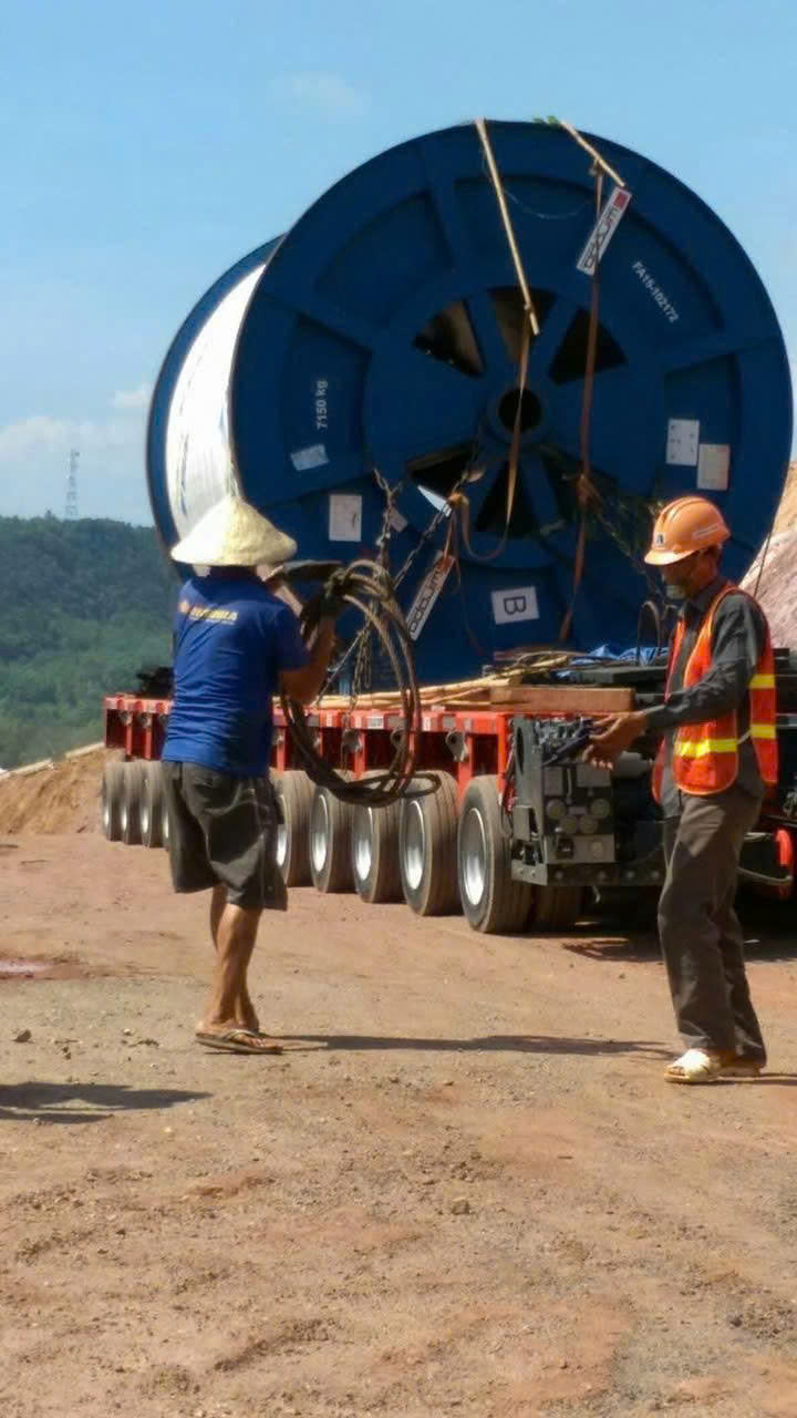 Những bức ảnh chưa từng thấy về c&aacute;p treo Fansipan 10 năm trước: Đằng sau 15 ph&uacute;t l&ecirc;n n&oacute;c nh&agrave; Đ&ocirc;ng Dương - Ảnh 32.
