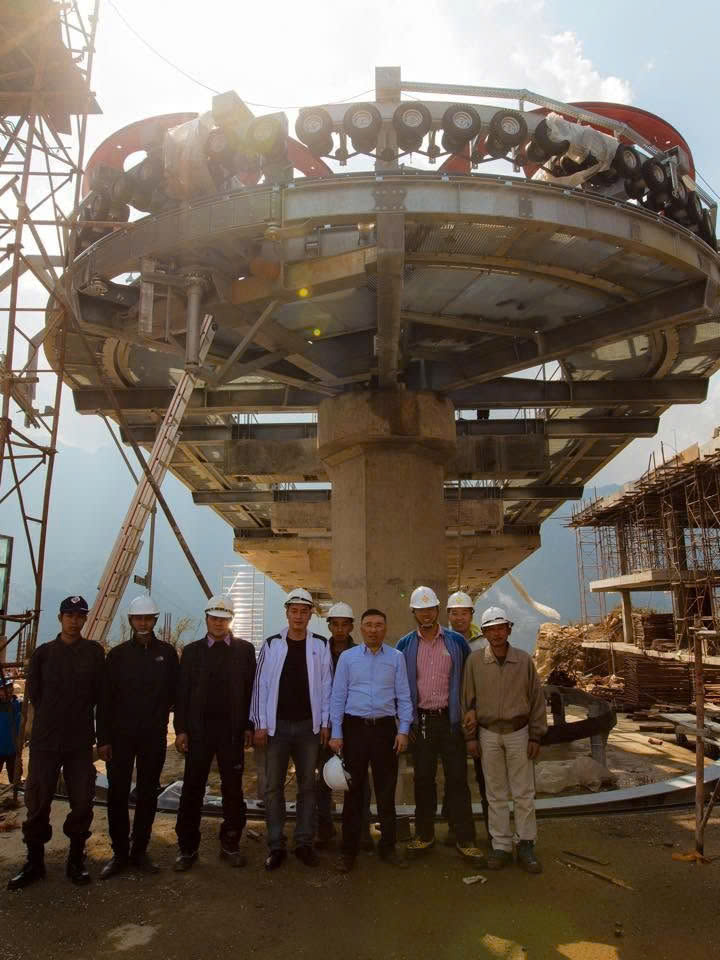 Những bức ảnh chưa từng thấy về c&aacute;p treo Fansipan 10 năm trước: Đằng sau 15 ph&uacute;t l&ecirc;n n&oacute;c nh&agrave; Đ&ocirc;ng Dương - Ảnh 40.