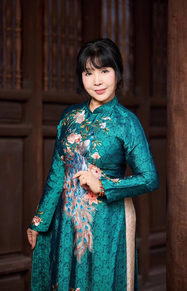 Bức ảnh hiếm h&eacute; lộ nhan sắc thời trẻ của NSND Lan Hương "Em b&eacute; H&agrave; Nội"- Ảnh 2.