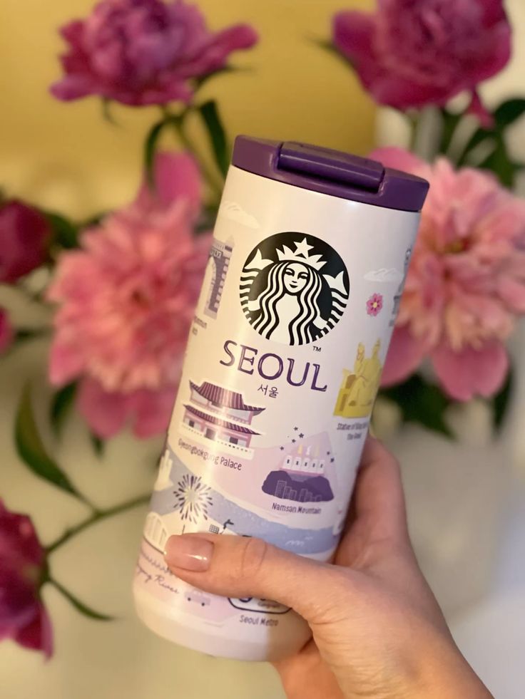 Từ chiếc b&igrave;nh 800.000 đồng đến m&oacute;n đồ được săn l&ugrave;ng gi&aacute; 2,6 triệu: Starbucks đ&atilde; biến b&igrave;nh giữ nhiệt th&agrave;nh "mỏ v&agrave;ng" thương hiệu như thế n&agrave;o?- Ảnh 2.