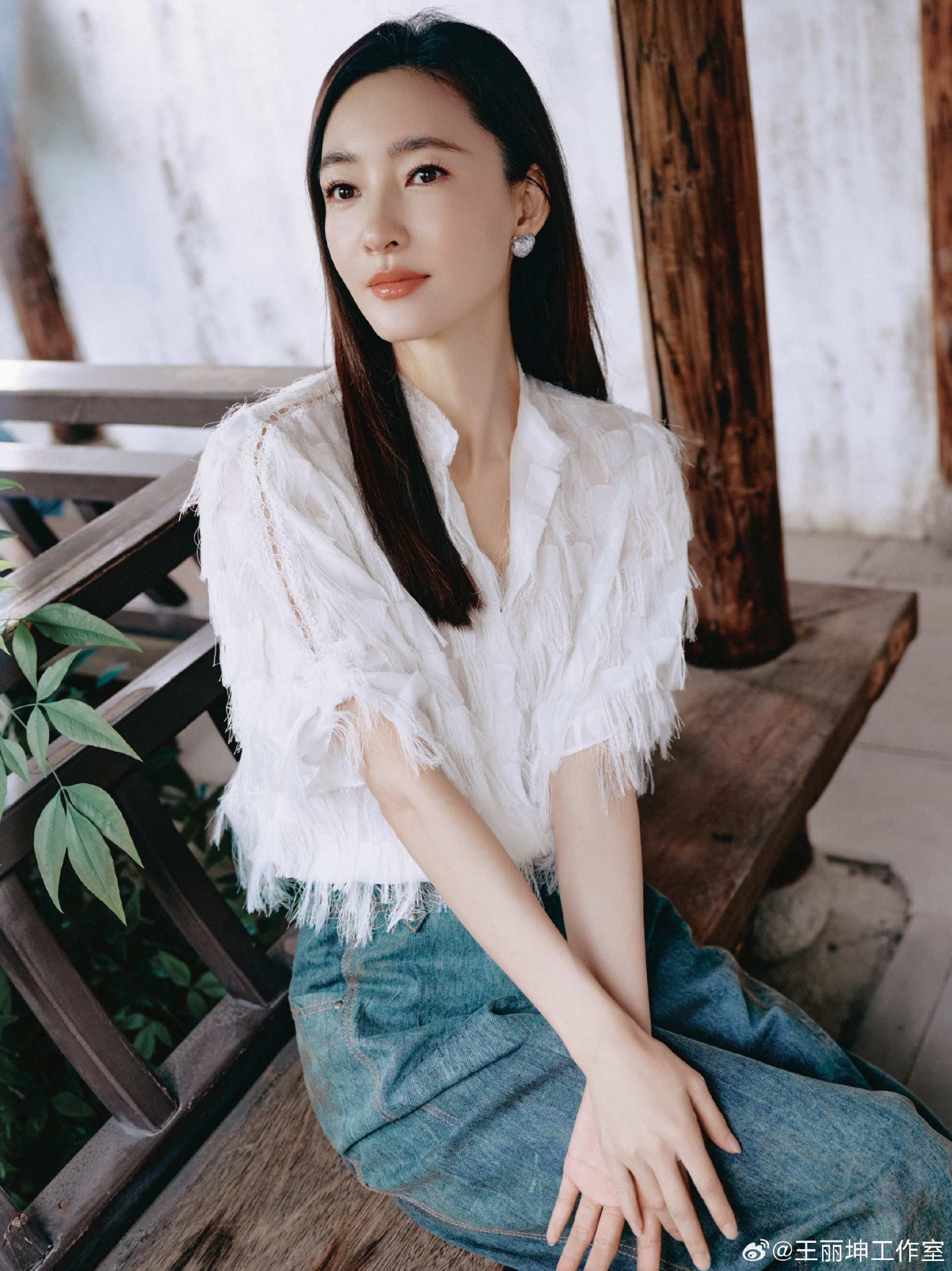 Nữ diễn vi&ecirc;n phim giờ v&agrave;ng kh&ocirc;ng gượng dậy nổi sau khi chồng đại gia bị bắt tội lừa đảo- Ảnh 5.