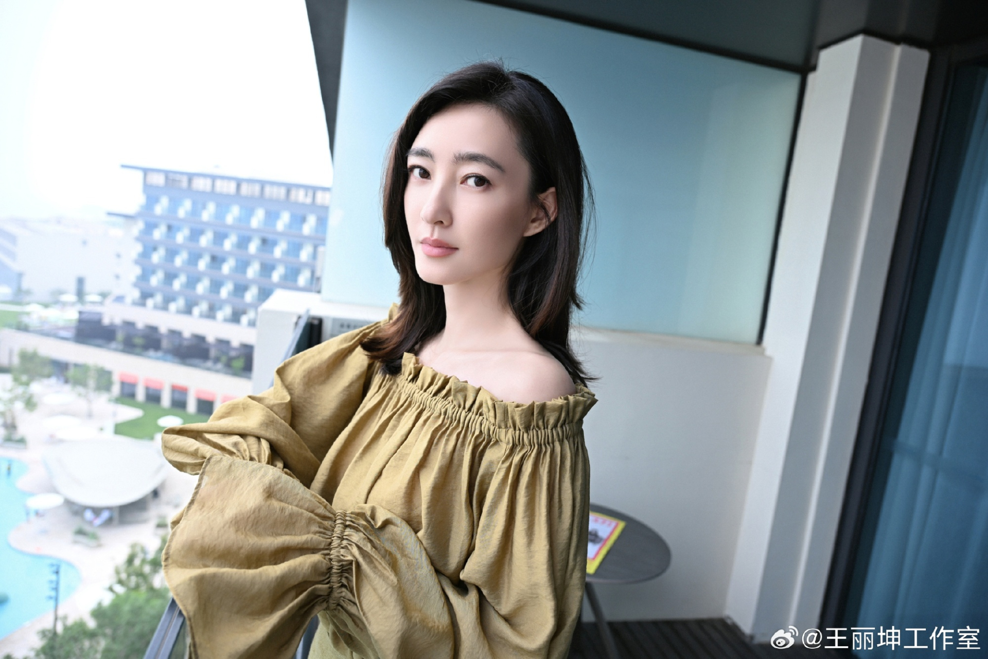 Nữ diễn vi&ecirc;n phim giờ v&agrave;ng kh&ocirc;ng gượng dậy nổi sau khi chồng đại gia bị bắt tội lừa đảo- Ảnh 3.