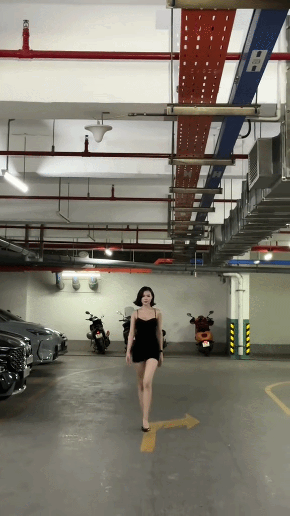 G&aacute;i xinh đi thang m&aacute;y h&uacute;t 1 triệu lượt xem, được khen đẹp hơn cả Ngọc Trinh- Ảnh 6.