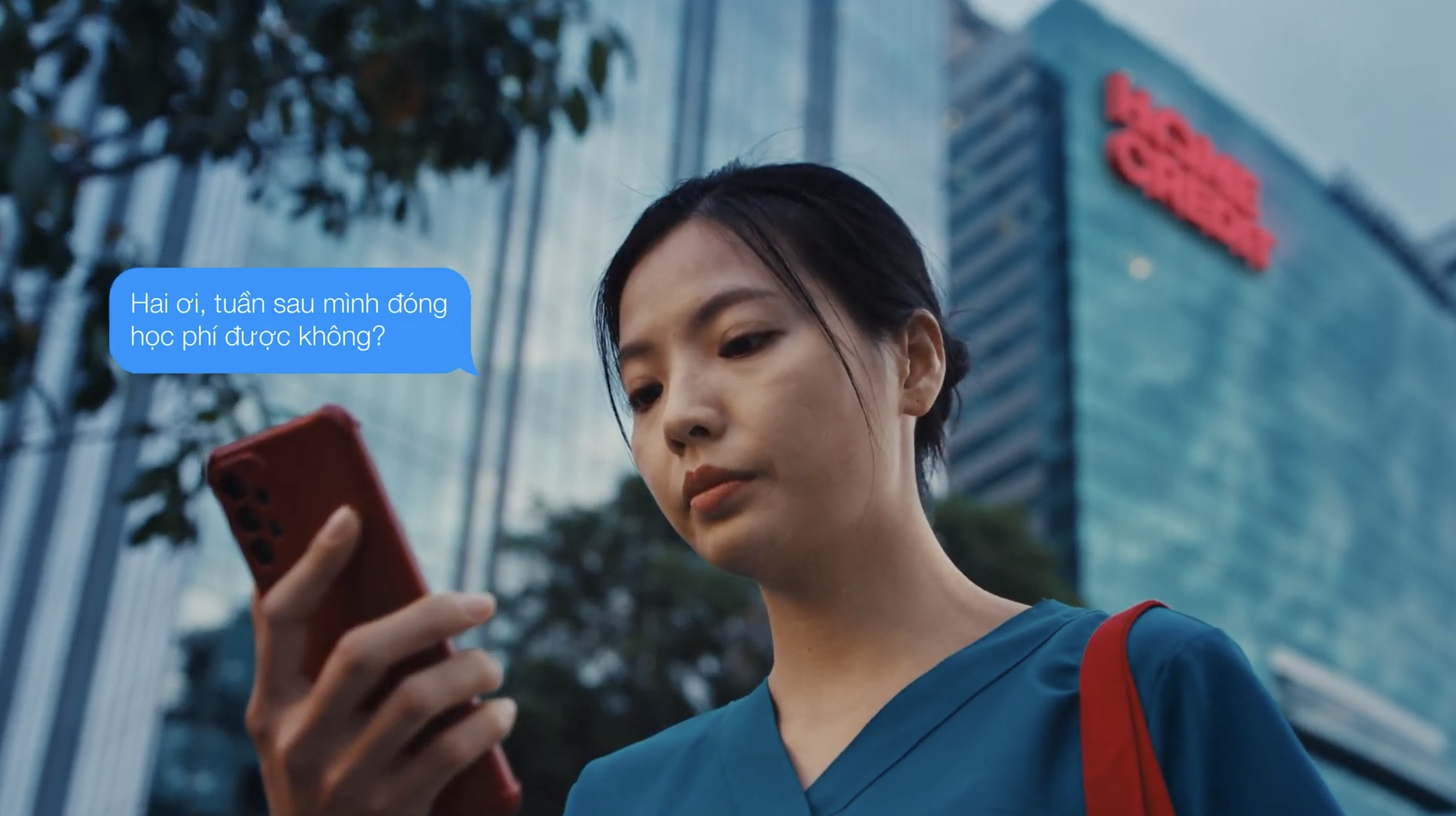Có những đôi tay chưa từng ngơi nghỉ: Thông điệp mới của Home Credit chạm đến nỗ lực thầm lặng của hàng triệu người Việt - Ảnh 3.
