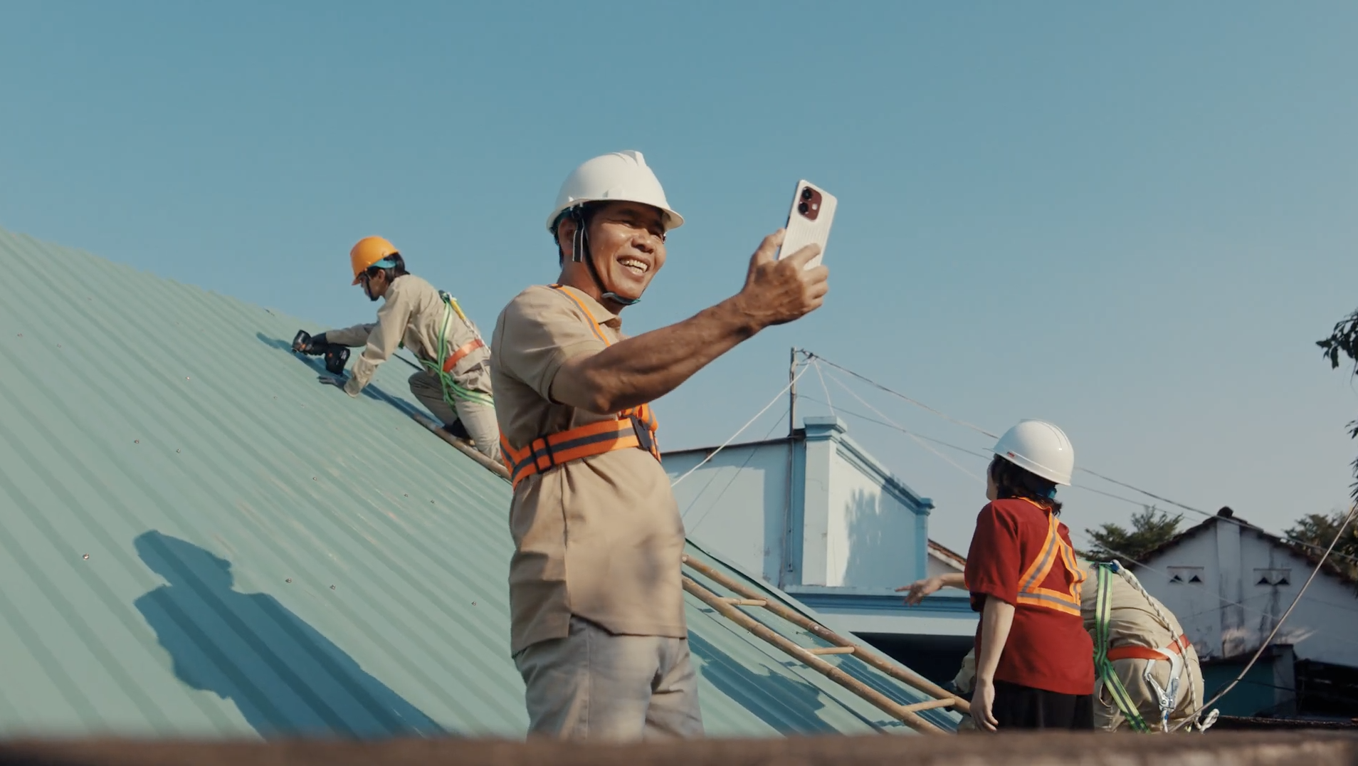 Có những đôi tay chưa từng ngơi nghỉ: Thông điệp mới của Home Credit chạm đến nỗ lực thầm lặng của hàng triệu người Việt - Ảnh 5.