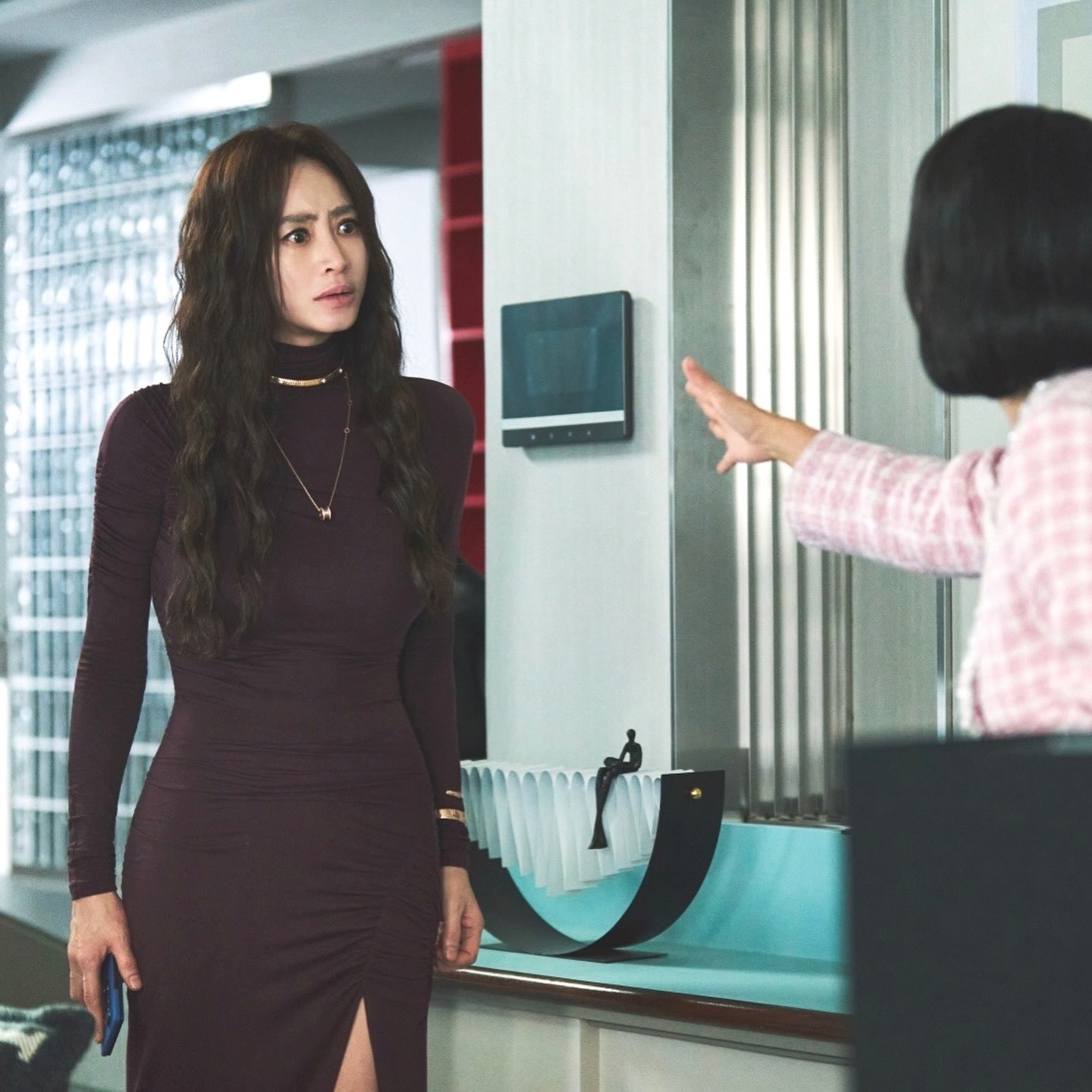 Chị đại showbiz U60 đẹp kinh thi&ecirc;n động địa, body v&agrave; style &aacute;p đảo cả d&agrave;n đ&agrave;n em đ&ocirc;i mươi- Ảnh 3.