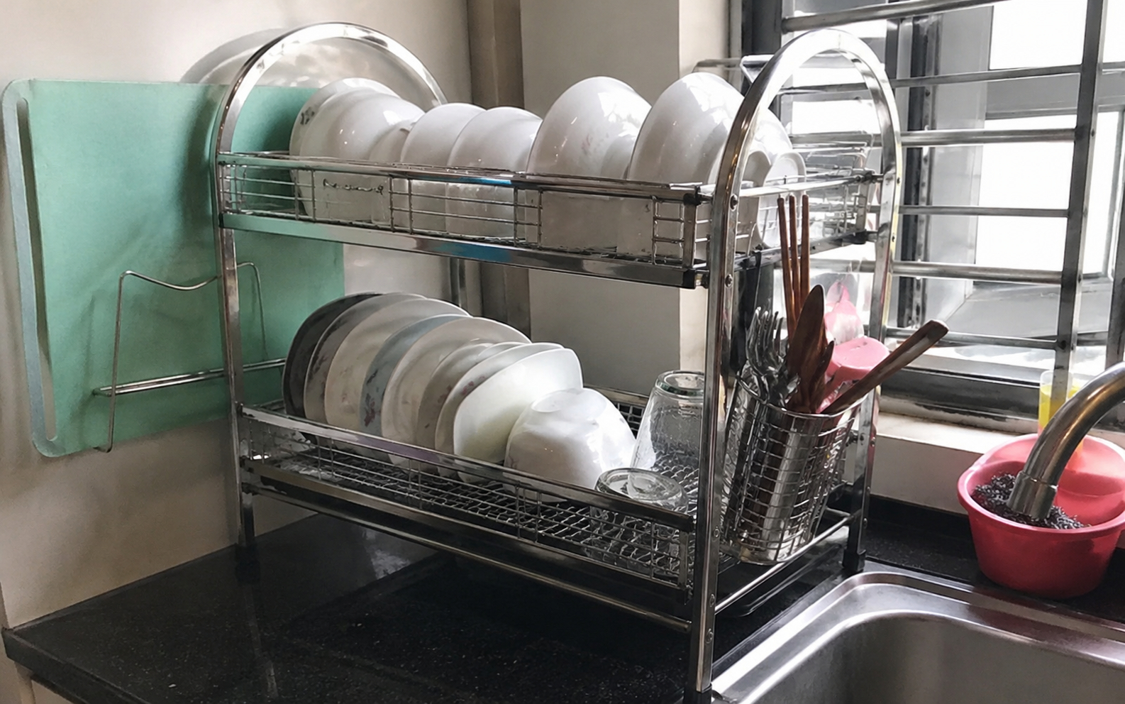 V&igrave; sao ng&agrave;y c&agrave;ng nhiều gia đ&igrave;nh kh&ocirc;ng c&ograve;n d&ugrave;ng gi&aacute; &uacute;p b&aacute;t để b&agrave;n? 2 thiết kế gọn hơn đang dần trở th&agrave;nh xu hướng mới- Ảnh 1.