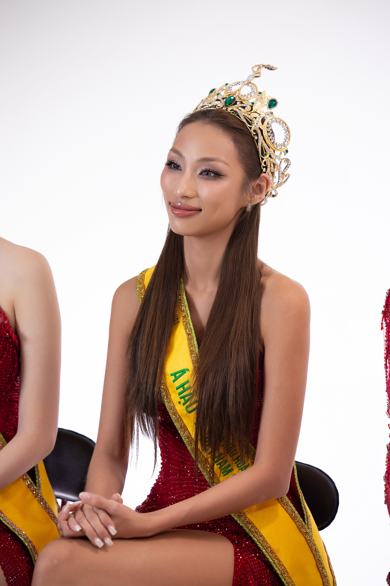 Giao lưu Miss Grand Vietnam 2025: Emoura Phạm mất v&aacute;y tại Chung kết, &Aacute; hậu Bảo Ngọc l&ecirc;n tiếng về suất thi MGI All Stars- Ảnh 6.