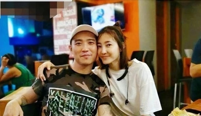 Nữ diễn vi&ecirc;n phim giờ v&agrave;ng kh&ocirc;ng gượng dậy nổi sau khi chồng đại gia bị bắt tội lừa đảo- Ảnh 4.