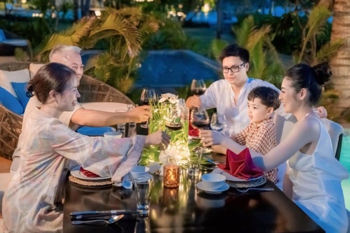 Cuộc sống của '&Aacute; hậu c&oacute; gương mặt ph&uacute;c hậu nhất Việt Nam' sau 8 năm lấy chồng- Ảnh 9.