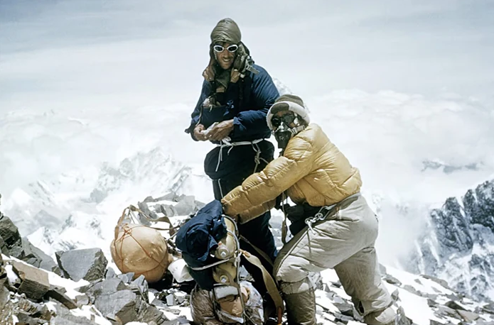 Người đ&agrave;n &ocirc;ng đầu ti&ecirc;n tr&ecirc;n thế giới chinh phục đỉnh Everest vốn kh&ocirc;ng biết chữ - Ảnh 3.