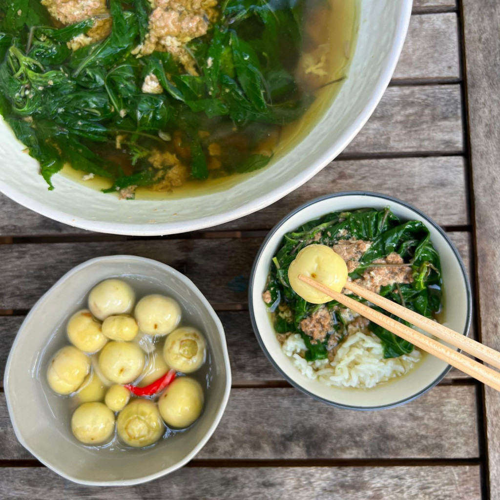 Bữa ăn d&acirc;n d&atilde; H&agrave; Tăng nấu cho con trai tỷ ph&uacute; Johnathan Hạnh Nguyễn- Ảnh 12.