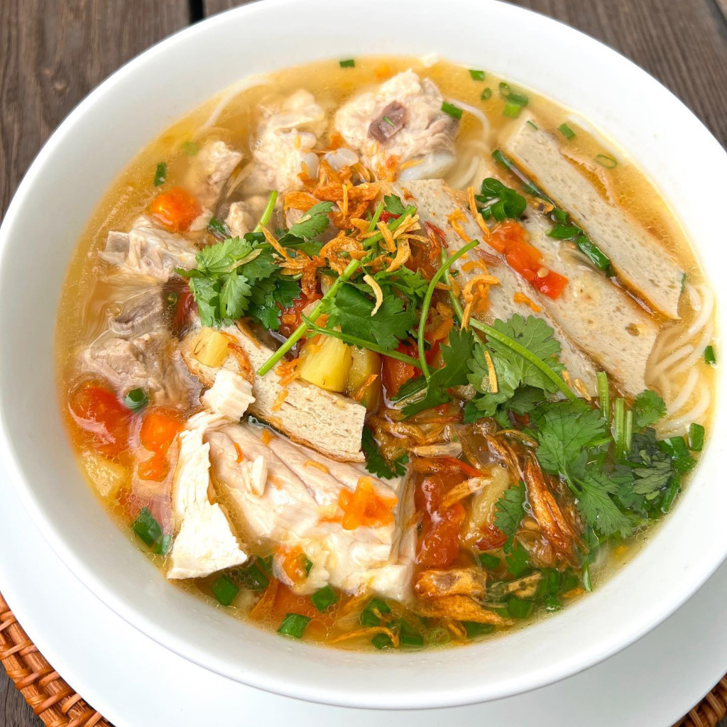 Bữa ăn d&acirc;n d&atilde; H&agrave; Tăng nấu cho con trai tỷ ph&uacute; Johnathan Hạnh Nguyễn- Ảnh 5.