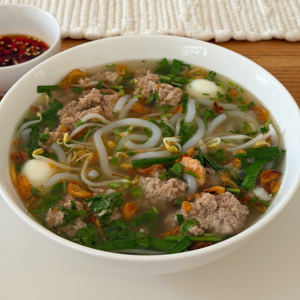 Bữa ăn d&acirc;n d&atilde; H&agrave; Tăng nấu cho con trai tỷ ph&uacute; Johnathan Hạnh Nguyễn- Ảnh 2.