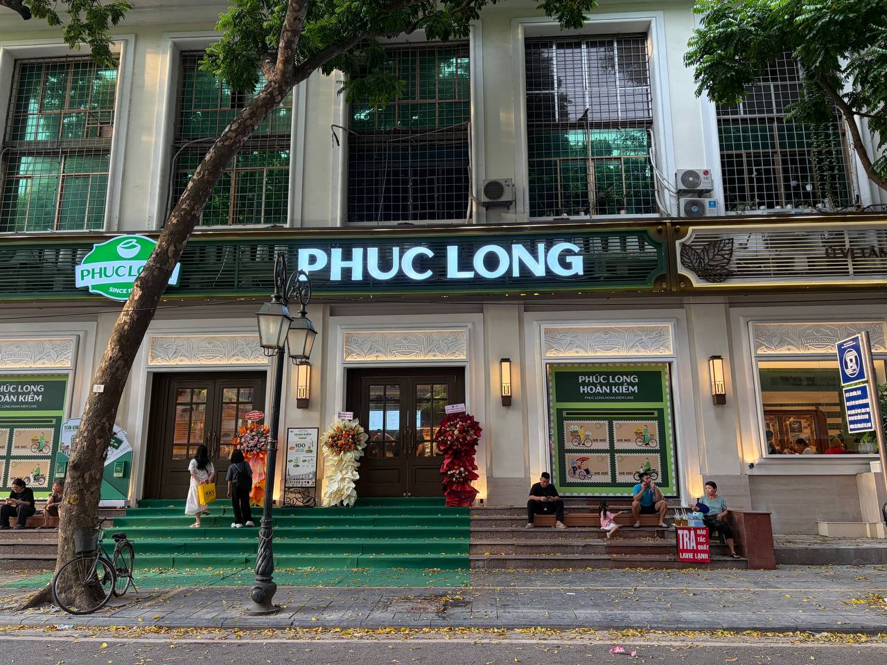 Đi một v&ograve;ng Ph&uacute;c Long mới b&ecirc;n Hồ Gươm mới hiểu v&igrave; sao người ta chấp nhận chờ 30 ph&uacute;t chỉ để c&oacute; vị tr&iacute; n&agrave;y! - Ảnh 1.