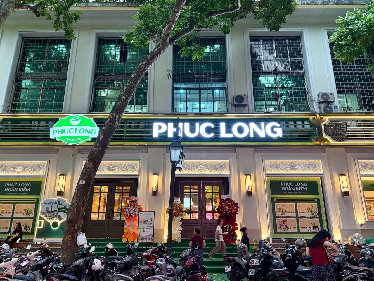 Đi một v&ograve;ng Ph&uacute;c Long mới b&ecirc;n Hồ Gươm mới hiểu v&igrave; sao người ta chấp nhận chờ 30 ph&uacute;t chỉ để c&oacute; vị tr&iacute; n&agrave;y! - Ảnh 3.