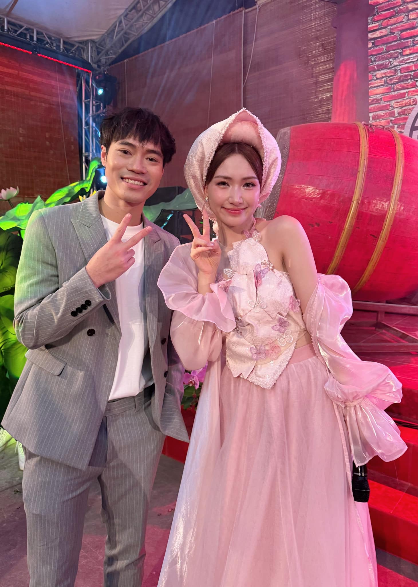 V&igrave; sao Ho&agrave; Minzy lại th&acirc;n thiết với Đ&igrave;nh Bắc v&agrave; nhiều cầu thủ nổi tiếng?- Ảnh 2.