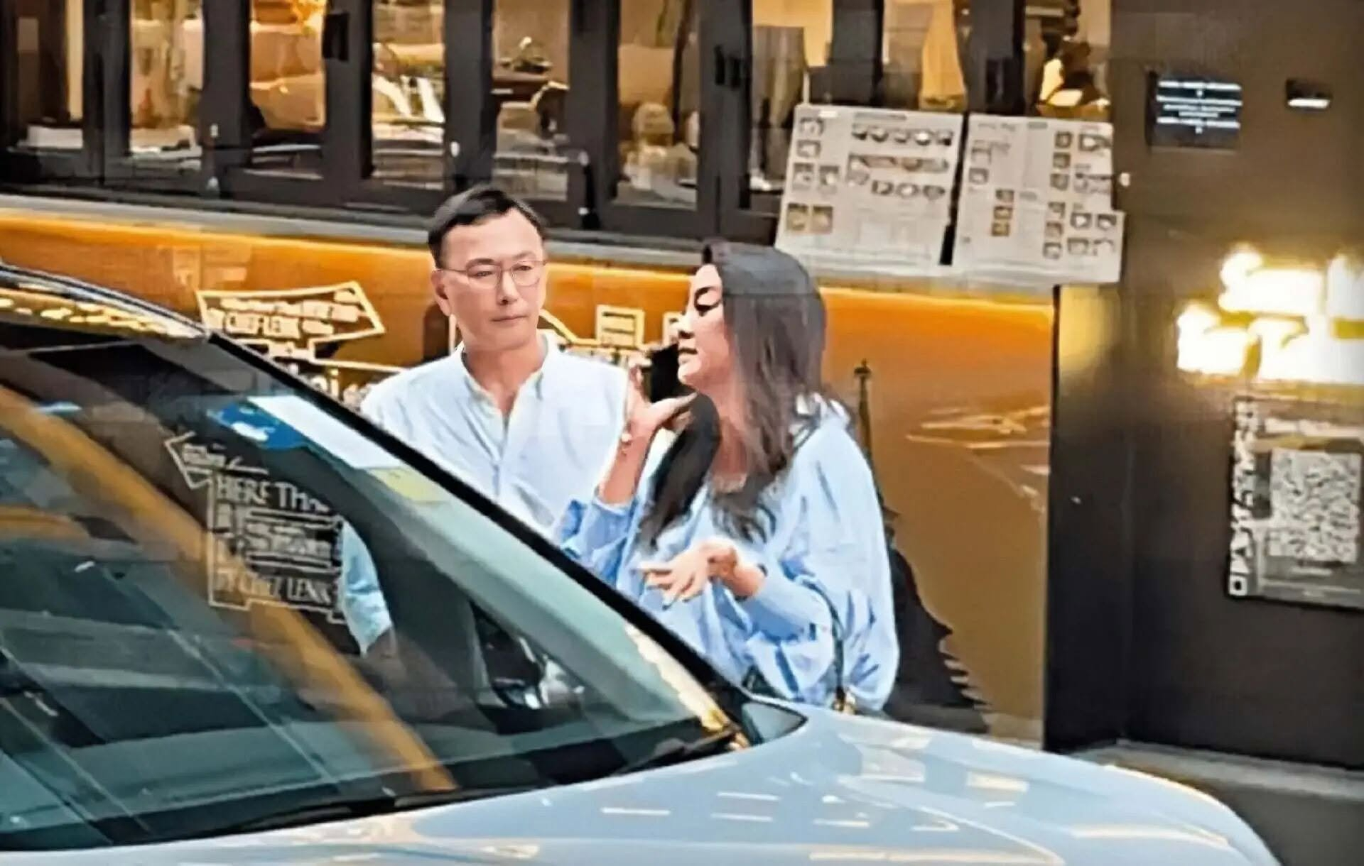 "Hoa hậu kh&ocirc;ng ai d&aacute;m cưới" hẹn h&ograve; đại gia g&oacute;a vợ 70 tuổi, hạnh ph&uacute;c khoe được nh&agrave; trai tỏ t&igrave;nh tr&ecirc;n bầu trời- Ảnh 2.