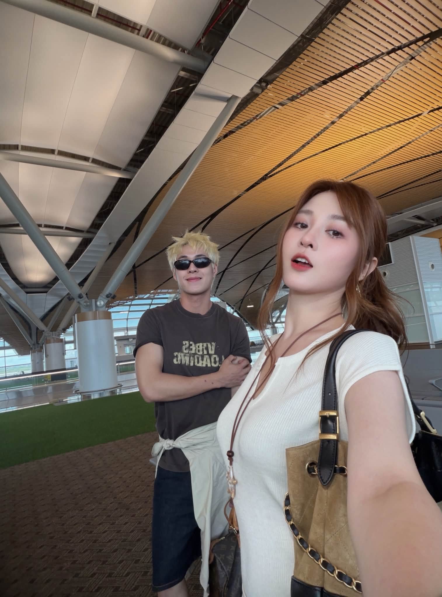 Cặp Anh trai - diễn vi&ecirc;n hơn 7 tuổi xưng h&ocirc; vợ chồng, lộ bằng chứng đang sống chung- Ảnh 4.