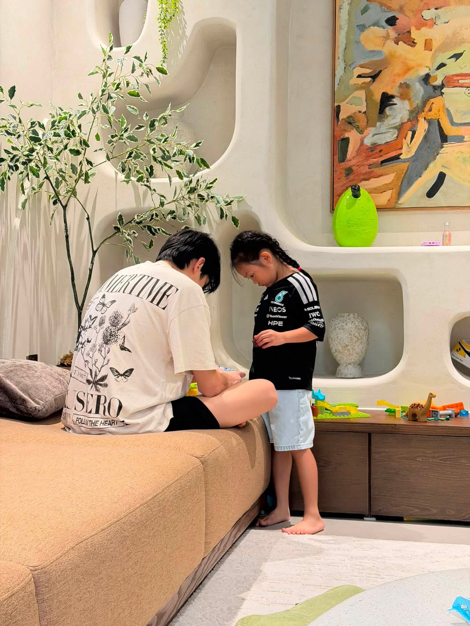Subeo hiếm hoi xuất hiện, khoảnh khắc được Đ&agrave;m Thu Trang chụp l&eacute;n g&acirc;y ch&uacute; &yacute;- Ảnh 2.