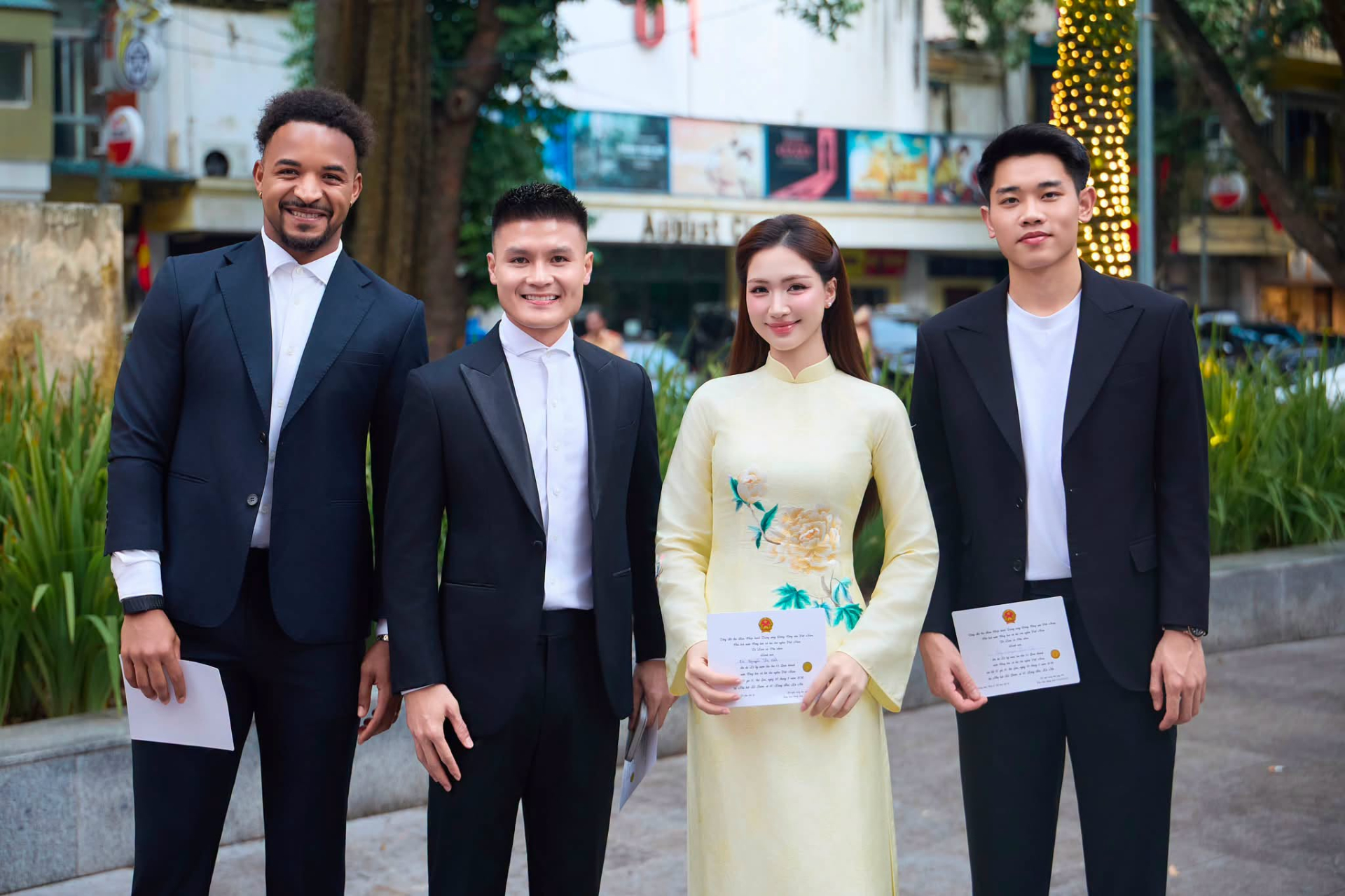V&igrave; sao Ho&agrave; Minzy lại th&acirc;n thiết với Đ&igrave;nh Bắc v&agrave; nhiều cầu thủ nổi tiếng?- Ảnh 1.