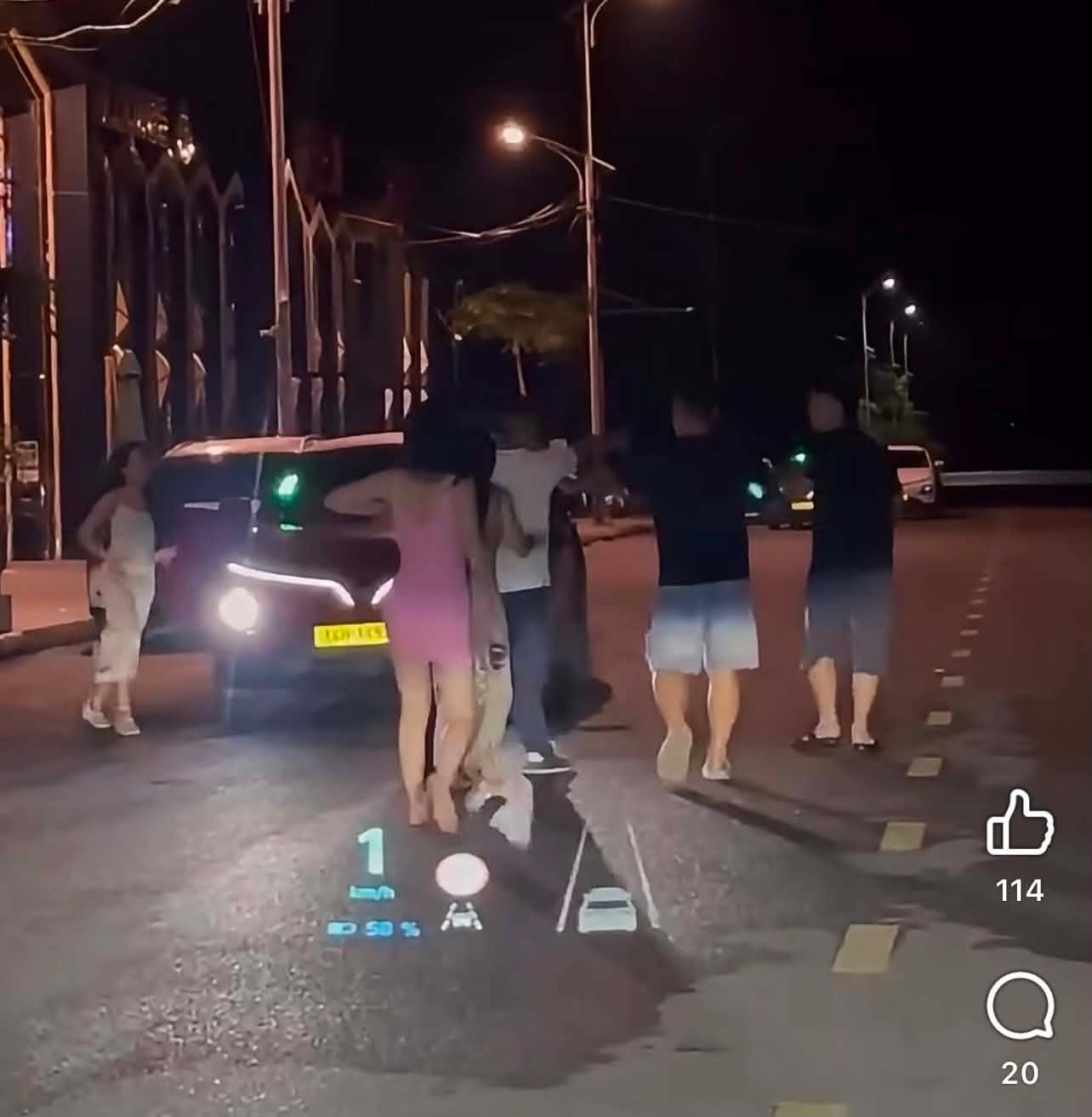 Vụ t&agrave;i xế taxi bị h&agrave;nh hung ở Quảng Ninh: 7 người đuổi đ&aacute;nh, d&ugrave;ng điếu c&agrave;y khiến nạn nh&acirc;n gục xuống đường- Ảnh 2.