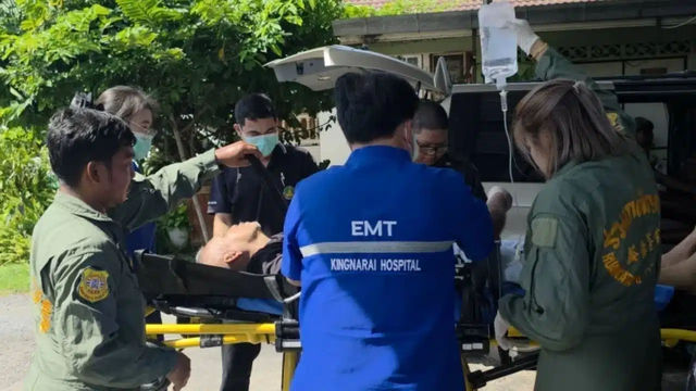 Để nhờ &ocirc; t&ocirc; ở nh&agrave; người quen, khi quay lại chủ xe t&aacute; hỏa ph&aacute;t hiện 1 người đ&agrave;n &ocirc;ng bất tỉnh trong xe- Ảnh 1.