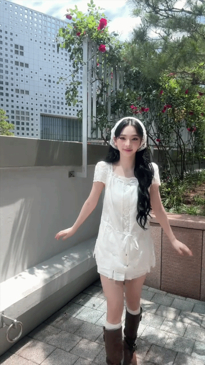 Cả showbiz sợ tăng c&acirc;n ngoại trừ mỹ nh&acirc;n n&agrave;y: Body đầy đặn cực cuốn, style cũng thăng hạng theo - Ảnh 3.
