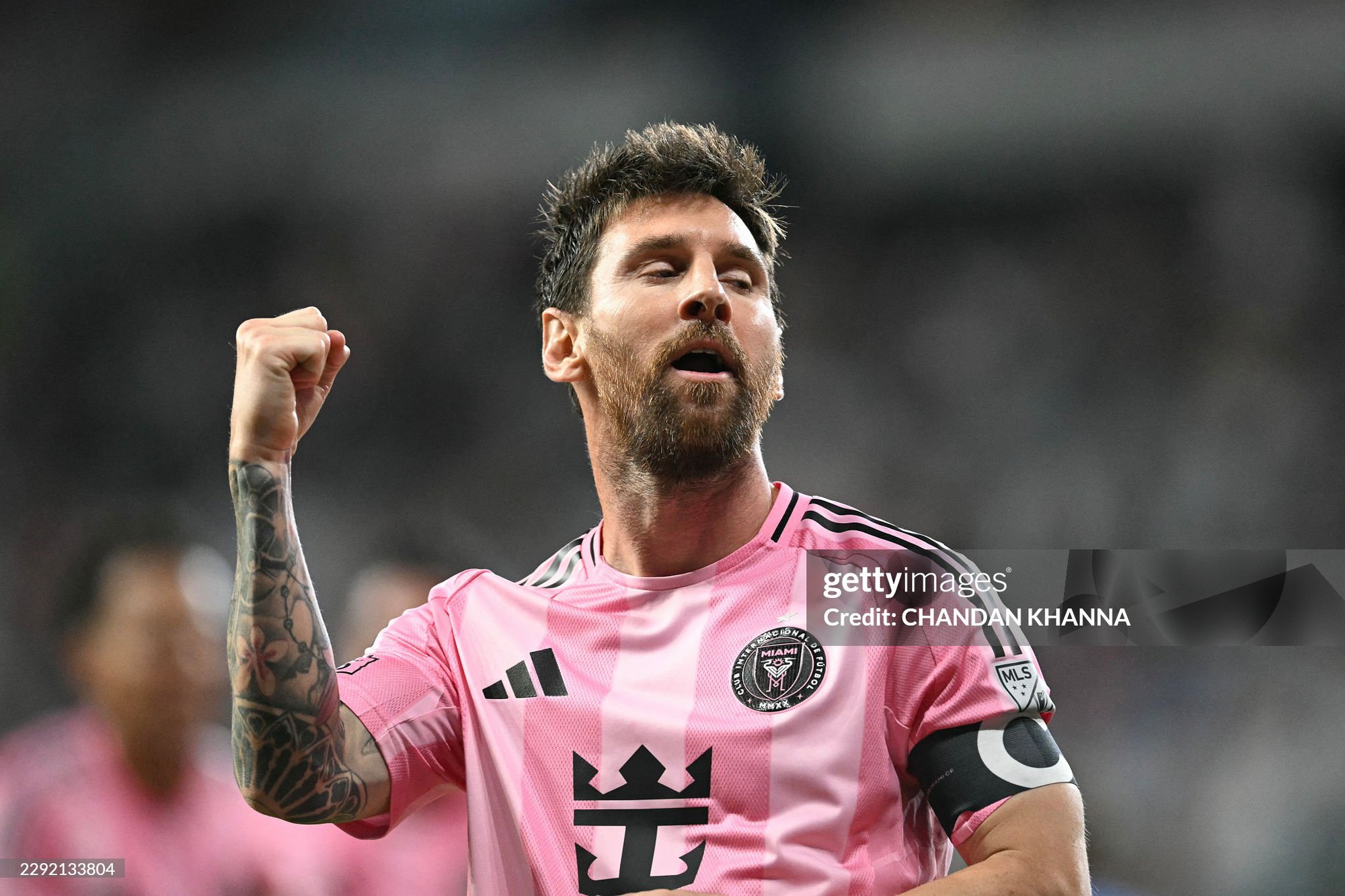 4 bàn thắng, 1 kiến tạo chỉ trong 1 trận đấu, Messi với bộ râu dài trở lại phong độ "huỷ diệt", gắt gao bám đuổi Ronaldo trên cuộc đua 1.000 bàn thắng- Ảnh 2.