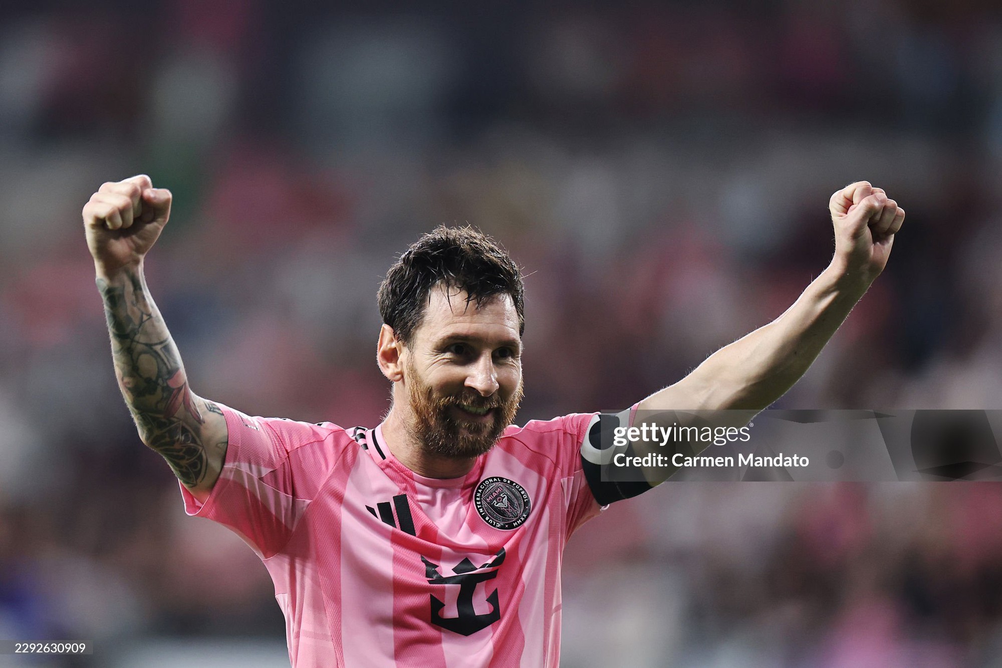 4 bàn thắng, 1 kiến tạo chỉ trong 1 trận đấu, Messi với bộ râu dài trở lại phong độ "huỷ diệt", gắt gao bám đuổi Ronaldo trên cuộc đua 1.000 bàn thắng- Ảnh 1.