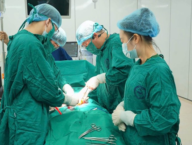 Bụng to bất thường, người phụ nữ 42 tuổi đi kh&aacute;m mới biết thứ nặng 1,5kg ẩn trong bụng - Ảnh 1.