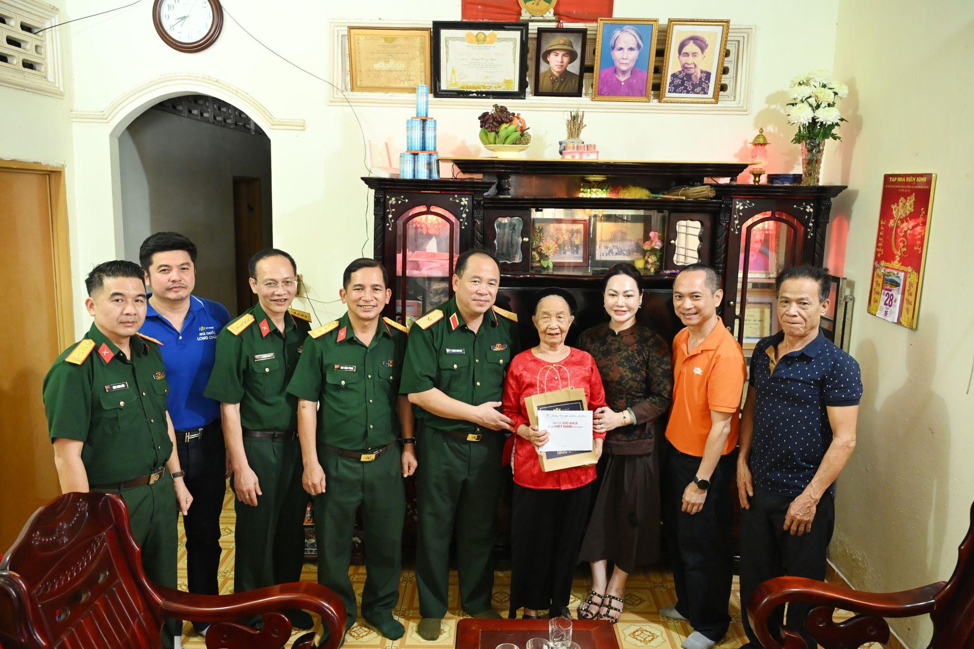 Long Châu cùng Báo Quân đội nhân dân mang “Hành trình tri ân” đến đặc khu Côn Đảo, tầm soát đột quỵ miễn phí cho người dân - Ảnh 11.