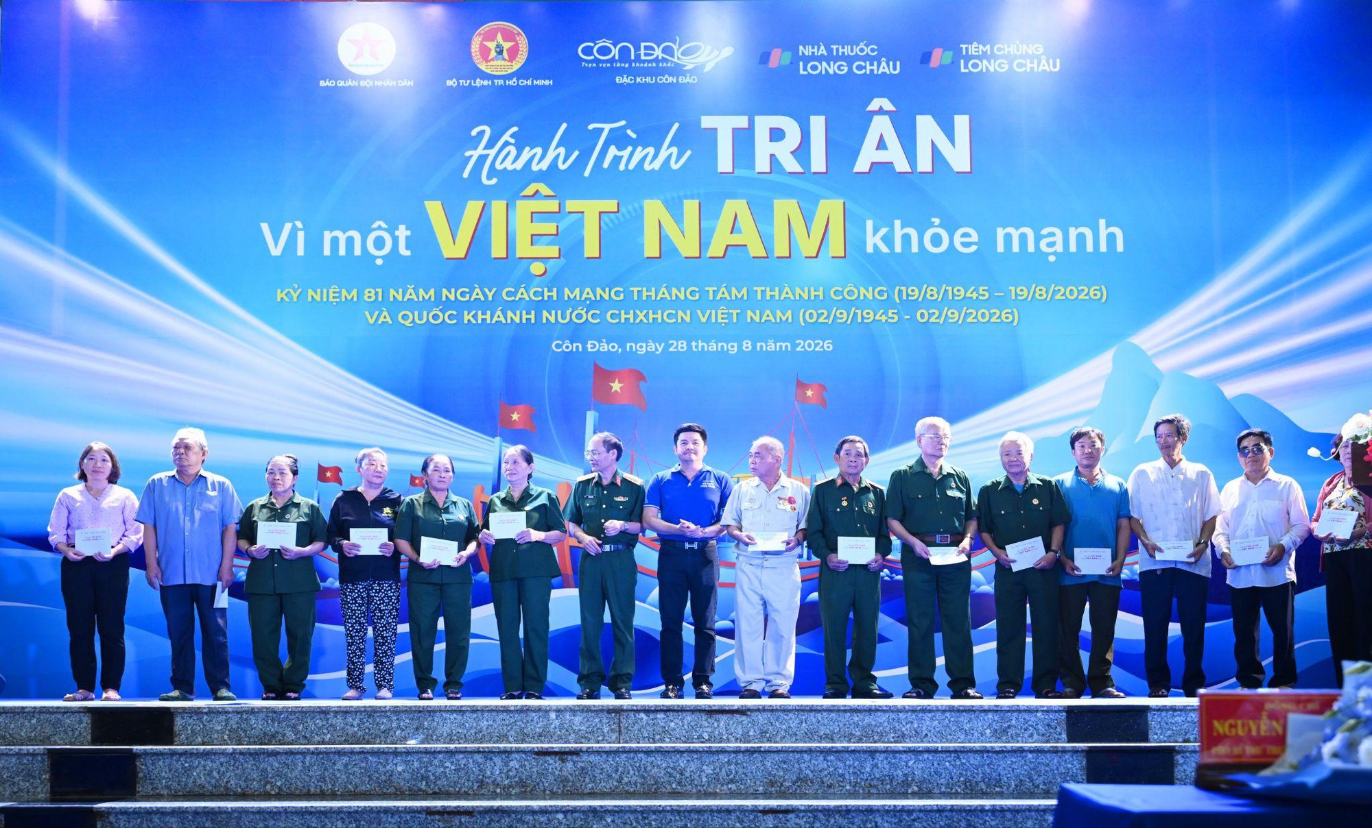 Long Châu cùng Báo Quân đội nhân dân mang “Hành trình tri ân” đến đặc khu Côn Đảo, tầm soát đột quỵ miễn phí cho người dân - Ảnh 5.