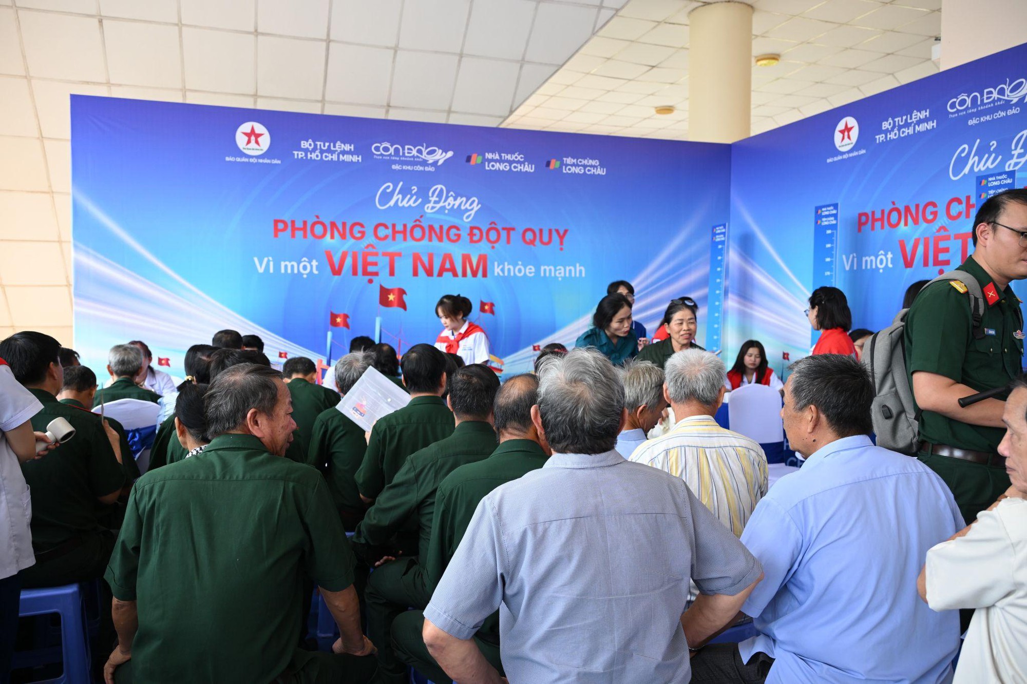 Long Châu cùng Báo Quân đội nhân dân mang “Hành trình tri ân” đến đặc khu Côn Đảo, tầm soát đột quỵ miễn phí cho người dân - Ảnh 6.